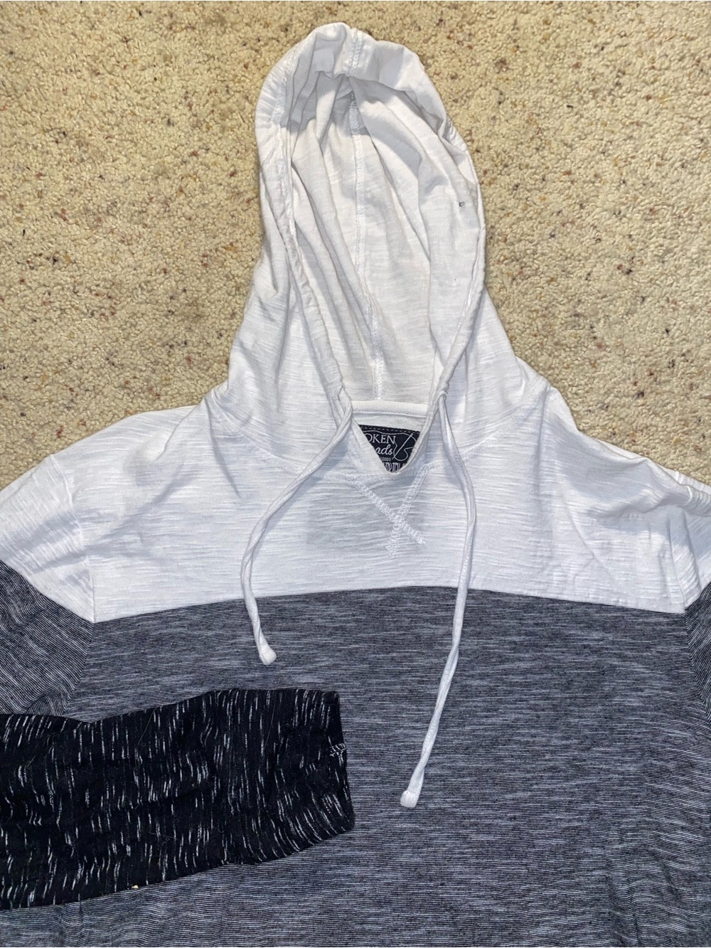 Broken Threads Mens Small Hoodie Tee Shirt Beach Lightweight Surfer Wanderer